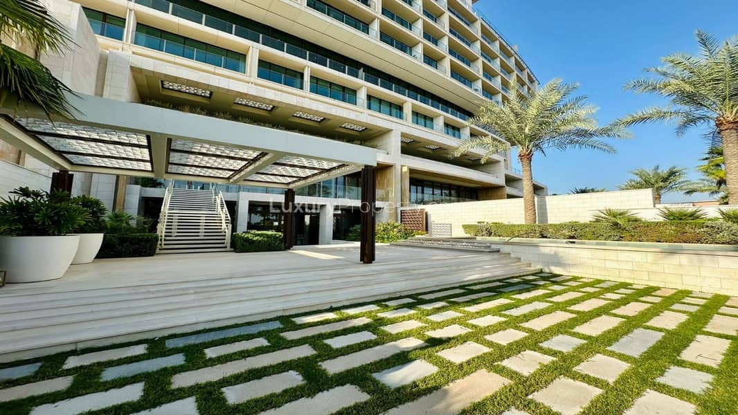 Vacant | Overlooking the Sea | Luxury Living Vacant | Overlooking the Sea | Luxury Living