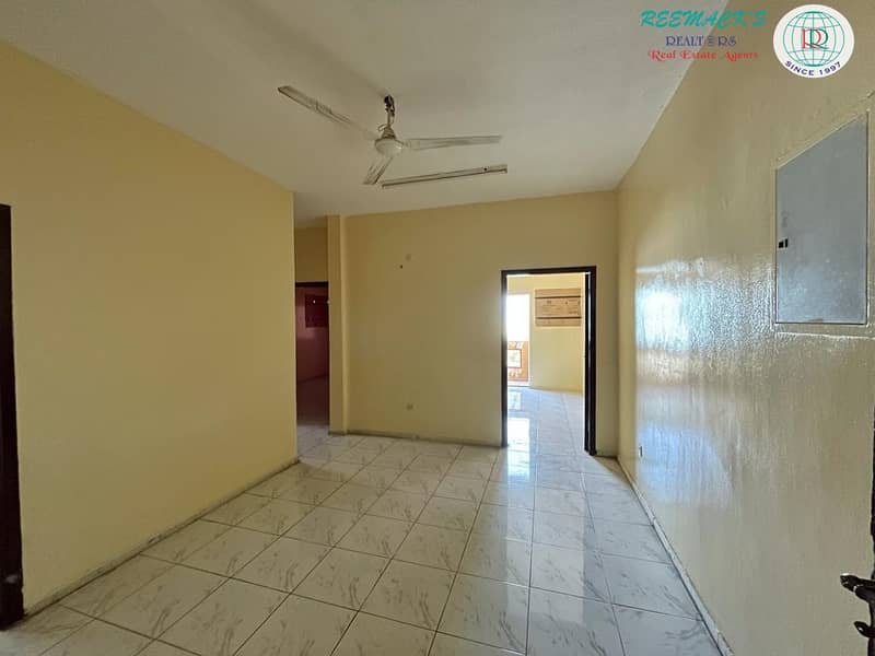 2 B/R HALL FLAT WITH BALCONY AVAILABLE IN UM TARAFA AREA NEAR TO ANSARI EXCHANGE.