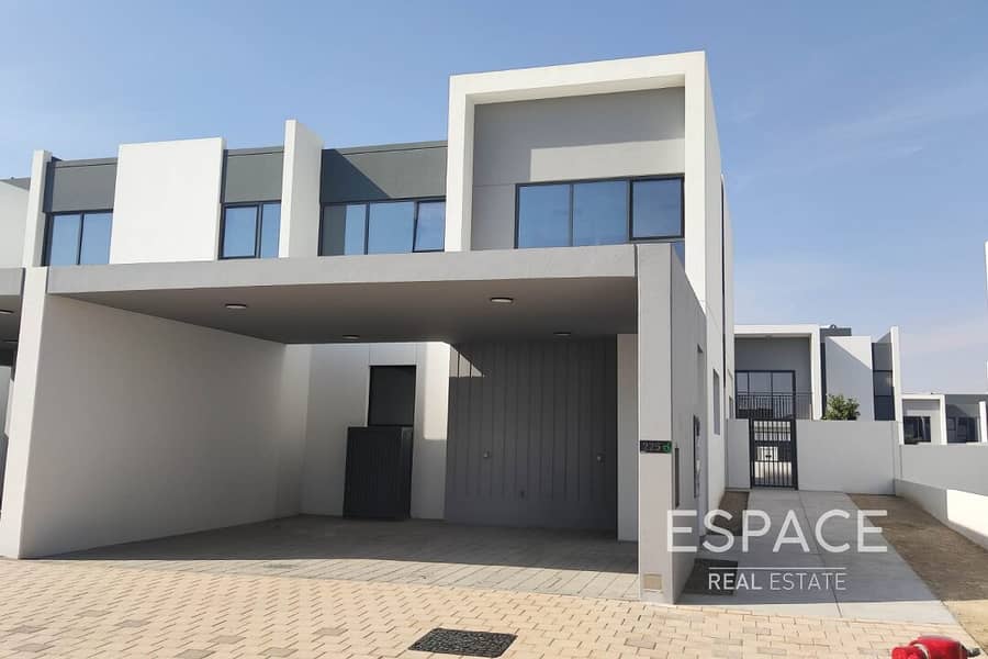 4 Beds | New | End Unit | Near to Pool 4 Beds | New | End Unit | Near to Pool