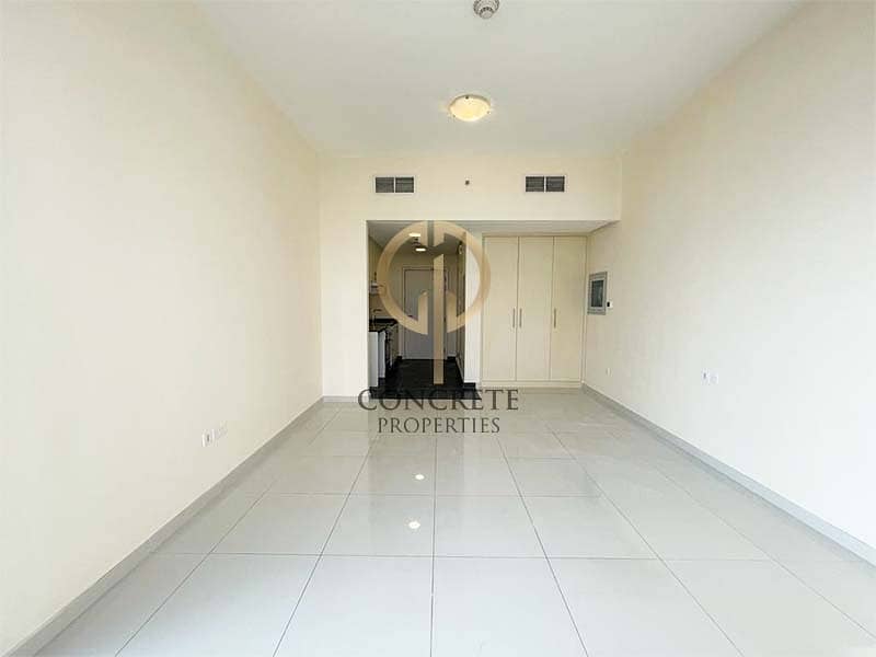 Multiple Cheques  |  Spacious Layout  |  Vacant