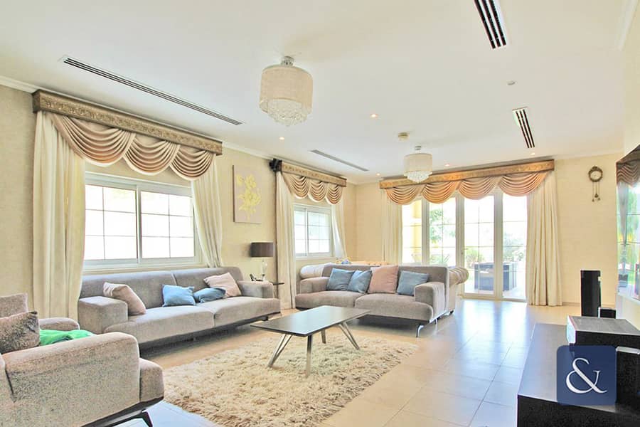 3 Bedroom Large | Single Row | District 6 3 Bedroom Large | Single Row | District 6
