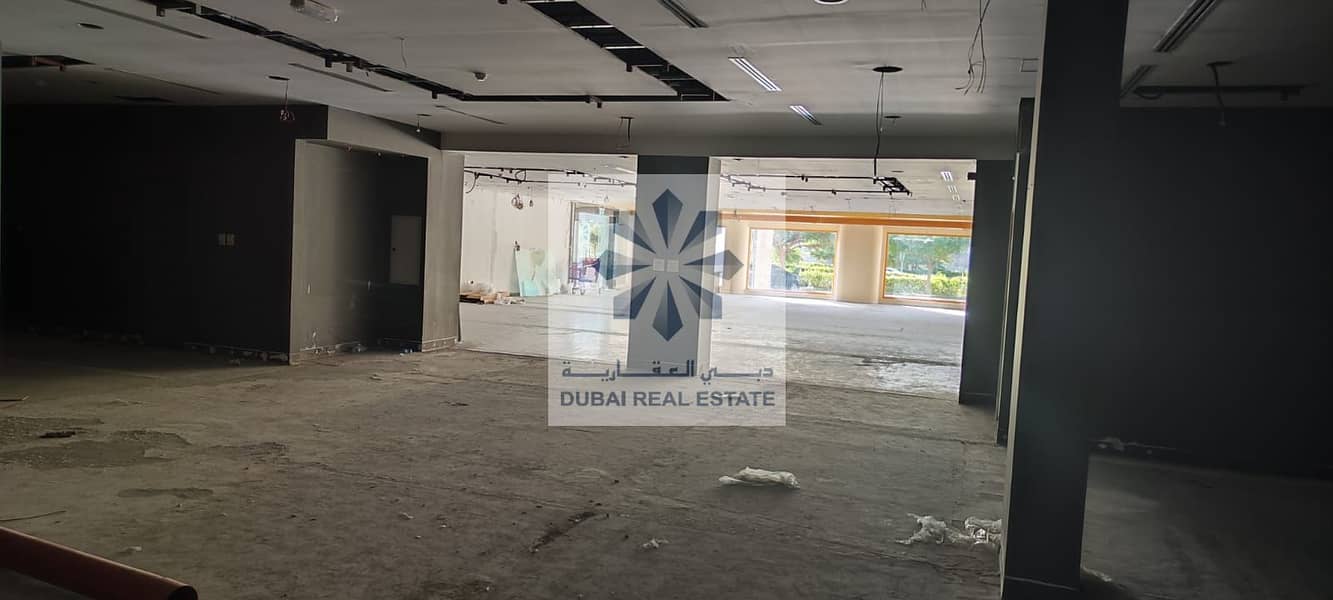 Prime showroom for rent on Garhoud main road