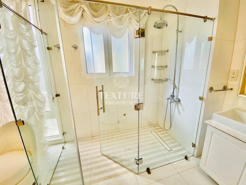 27 Luxurious 5 bedroom Villa in Palm Jumeirah