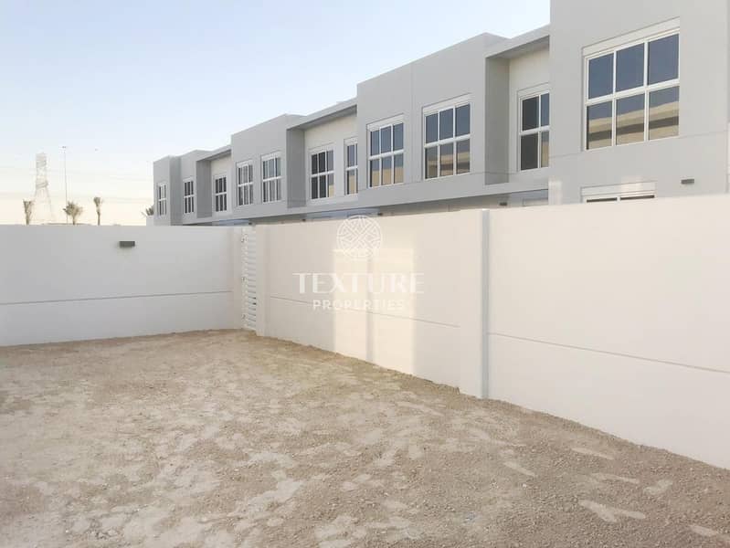 17 Huge | 4Bed+Maid Townhouse | Private Garden | Corner Unit