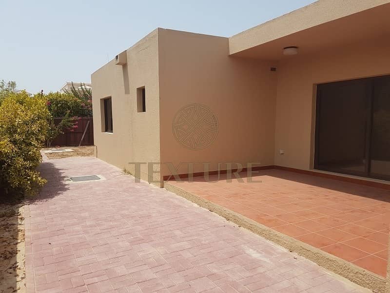 7 3 bed family villa in Jumeirah 3! for Rent @ 195K
