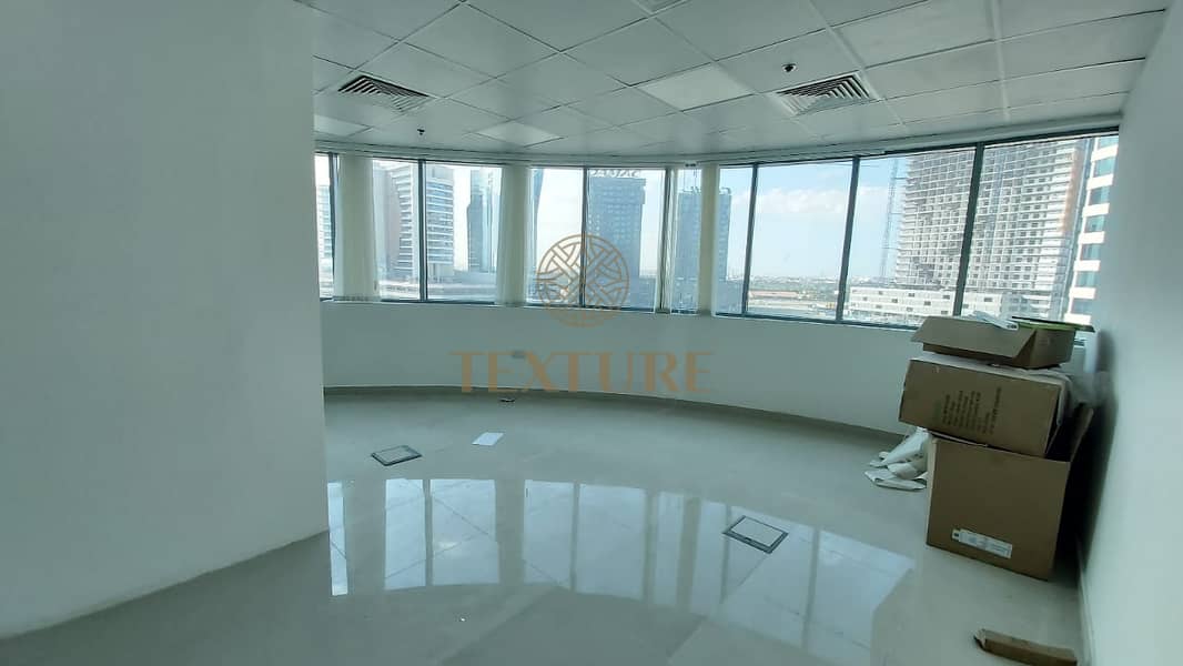 6 Spacious Office in Business Tower for Rent