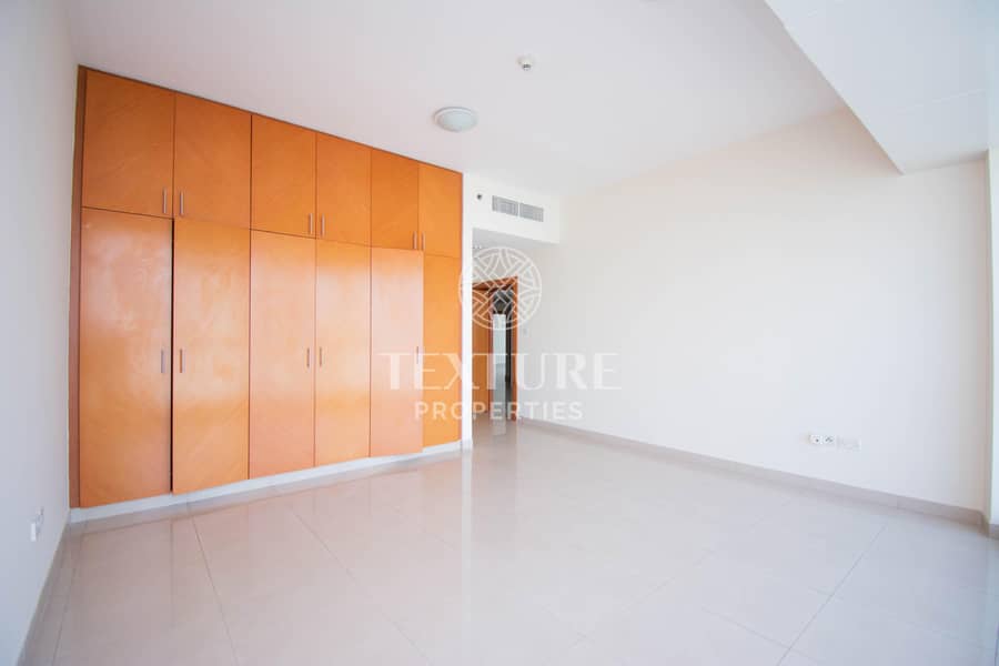 10 High Floor | Chiller & Maintenance Free | Sea View | Near to Metro Station