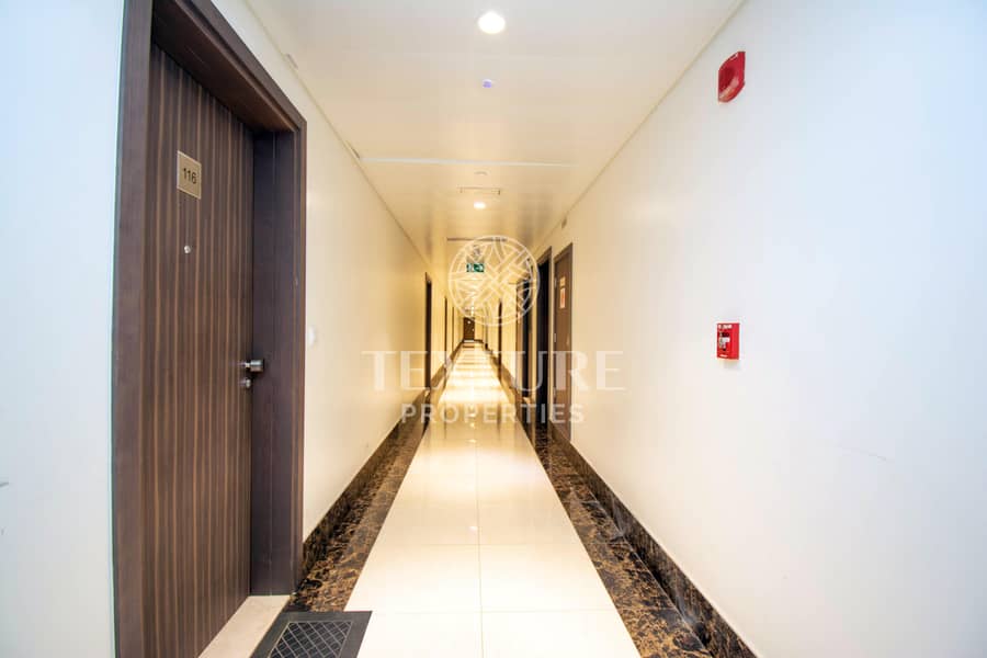 10 Huge 1 BR+study+ Laundry | Supermarket | Well Maintained