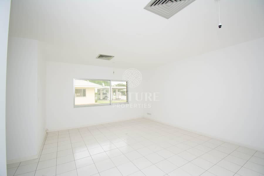 3 Best Deal 4 bed villa on family compound.