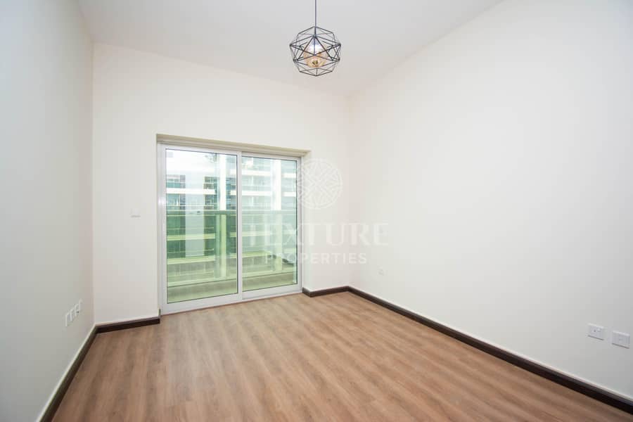 Spacious 2 Bedroom | Fitted Kitchen | Canal View | Wooden Floor