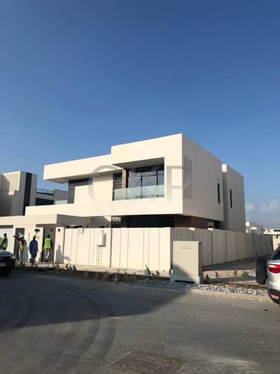 Brand New Villa | Large Corner Plot | Very Private | Excellent Location Brand New Villa | Large Corner Plot | Very Private | Excellent Location