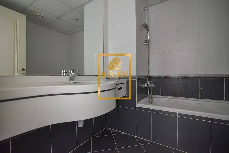 8 Bathroom. jpg