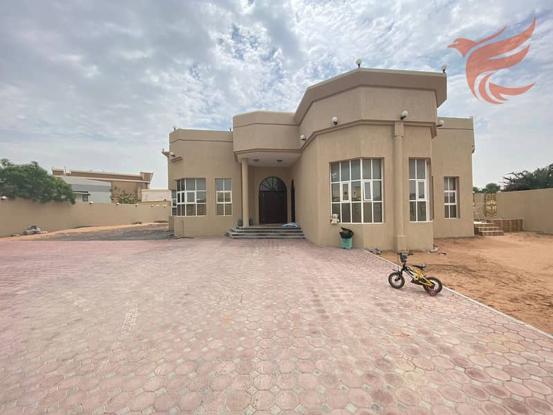 Fully maintained 5 BR + Maid room villa for rent in Al Daith south