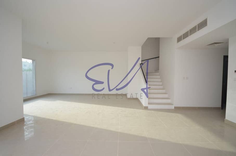 18 Living Room 1. jpg