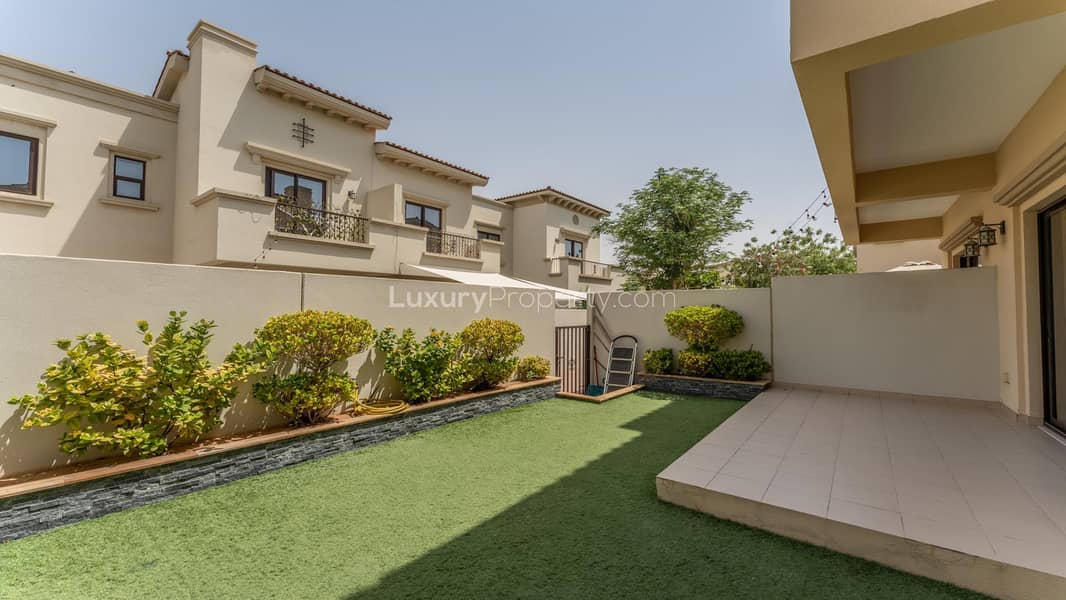 Vacant | Backing Pool and Park | Large Garden Vacant | Backing Pool and Park | Large Garden