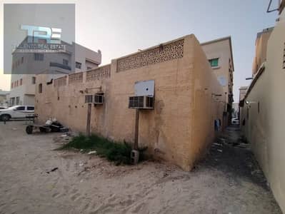 5 Bedroom Villa for Sale in Deira, Dubai - OLD VILLA FOR SALE IN HOR AL ANZ ASKING PRICE 2.8M MAKE A BUILDING G+2