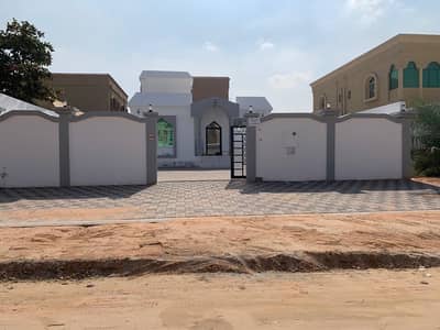 2 Bedroom Villa for Sale in Al Rawda, Ajman - Rawda 2 for sale
 Land area is 4600 feet
 The fourth block of Sheikh Ammar Street
 Good location
 The house is completely renovated in new condition
 Two master rooms
 Separate council
 Hall
 kitchen
 Interior staircase
 Water and electricity available
 T