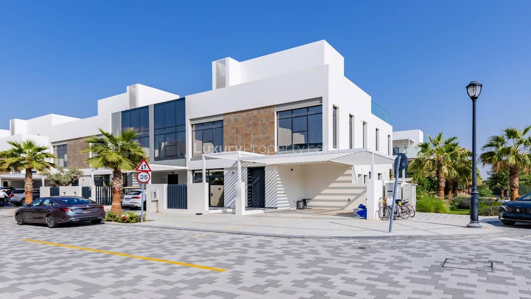 Spacious Home | Modern Living | Huge Balcony Spacious Home | Modern Living | Huge Balcony