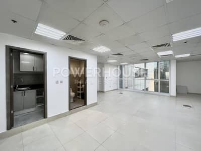 Office for Rent in Business Bay, Dubai - High Floor | Private Washroom | 4 Parking
