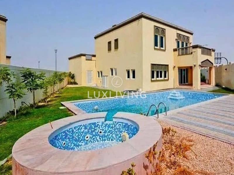 Single Row | Swimming Pool | Far from Cables Single Row | Swimming Pool | Far from Cables