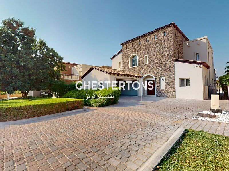 Prestigious Location, Panoramic Golf Course Views Prestigious Location, Panoramic Golf Course Views