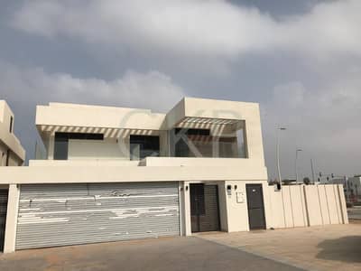 Spacious 5 bedroom corner villa in a good location Spacious 5 bedroom corner villa in a good location