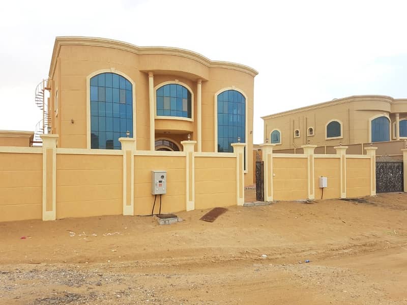 BRAND NEW VILLA 5 BEDROOMS 2 HALL 1 MAJLIS 1 DINING ROOM OUT SIDE MULHAQ KITCHEN AND MAID ROOM////