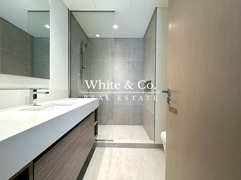 Furnished | Waterfront | Corner Apartment - Image 10