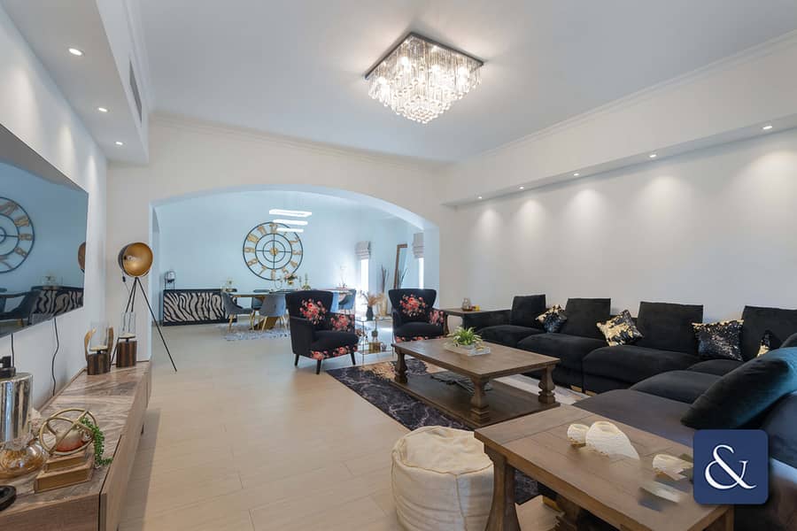 4 Bedrooms | Fully Renovated | Family Area 4 Bedrooms | Fully Renovated | Family Area