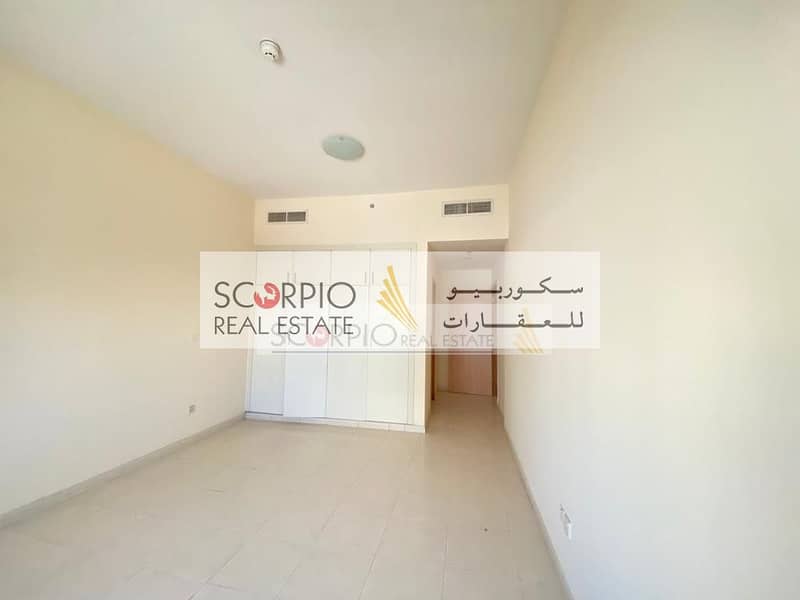 4 3 BR in Oud Metha Behind Move N Pick Hotel Only 88 K / 4 cheques !!!