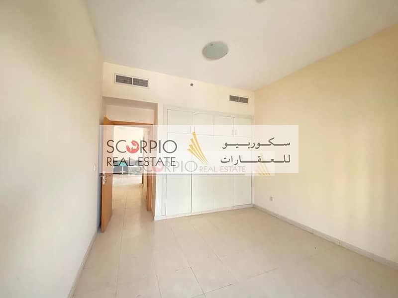 6 3 BR in Oud Metha Behind Move N Pick Hotel Only 88 K / 4 cheques !!!