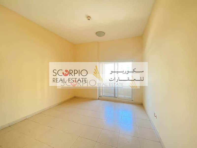 7 3 BR in Oud Metha Behind Move N Pick Hotel Only 88 K / 4 cheques !!!