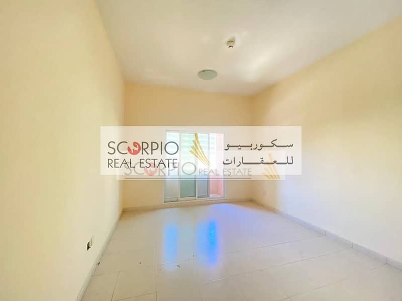 9 3 BR in Oud Metha Behind Move N Pick Hotel Only 88 K / 4 cheques !!!