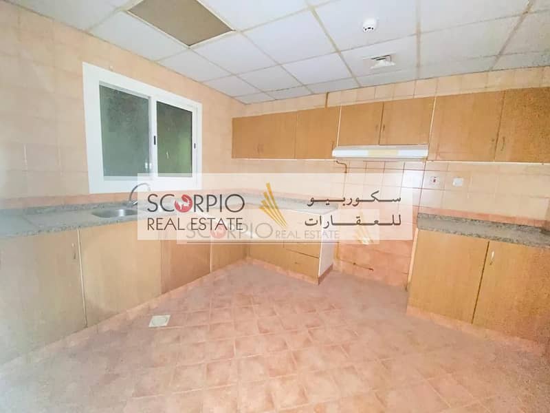10 3 BR in Oud Metha Behind Move N Pick Hotel Only 88 K / 4 cheques !!!