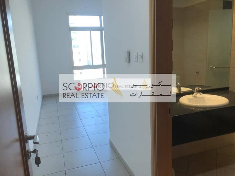9 Chiller free!!!! 2 Month free!!! No Commission!!! Large 3BR En-Suited  Apartment  in Oudmetha Only 116K/ 4 Chq. . . . . !!!!