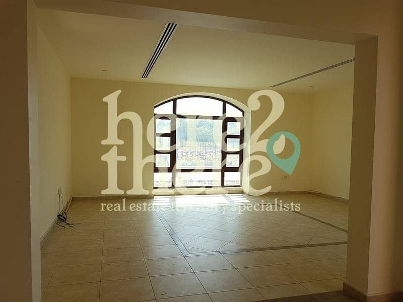 Luxurious 4 BR Villa in Sas Al Nakheel