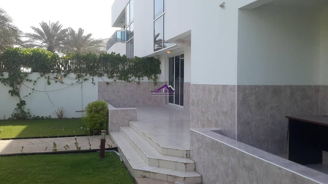 Huge 5 BR Villa in an exclusive Villa  Compound in Jumeirah 1 for rent for AED 300K/Yr