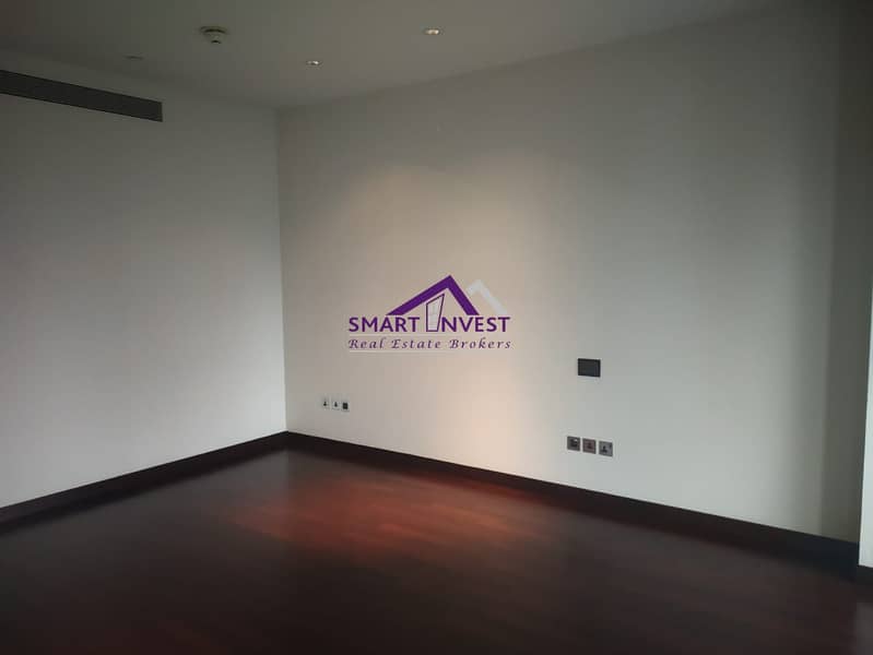 6 Spacious and Beautiful unfurnished 1 BR for sale in Burj Khalifa for AED  1.8M