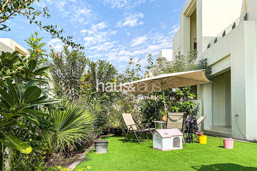 Close to Pool and Park| Landscaped garden| Type J Close to Pool and Park| Landscaped garden| Type J