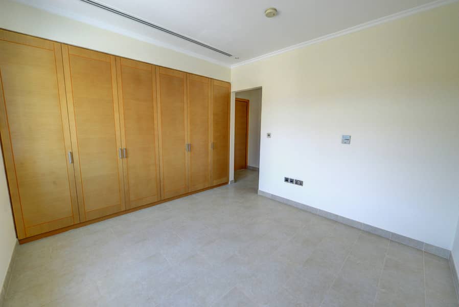 12 Amazing Deal 4 Bed with 1 BR Downstairs Vacant Nae Park