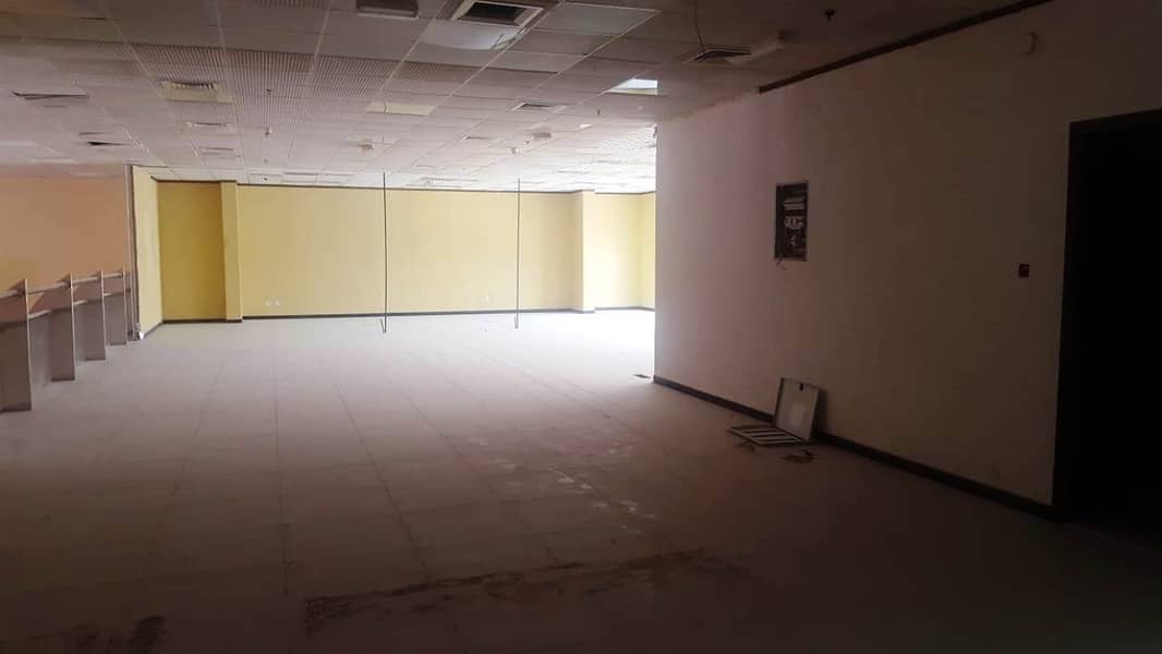 5 Large Showroom For Rent Near DNATA high visibilty