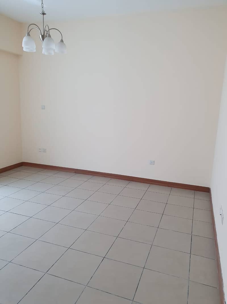10 good  Maintained With Chiller Free 2bed sulafa tower