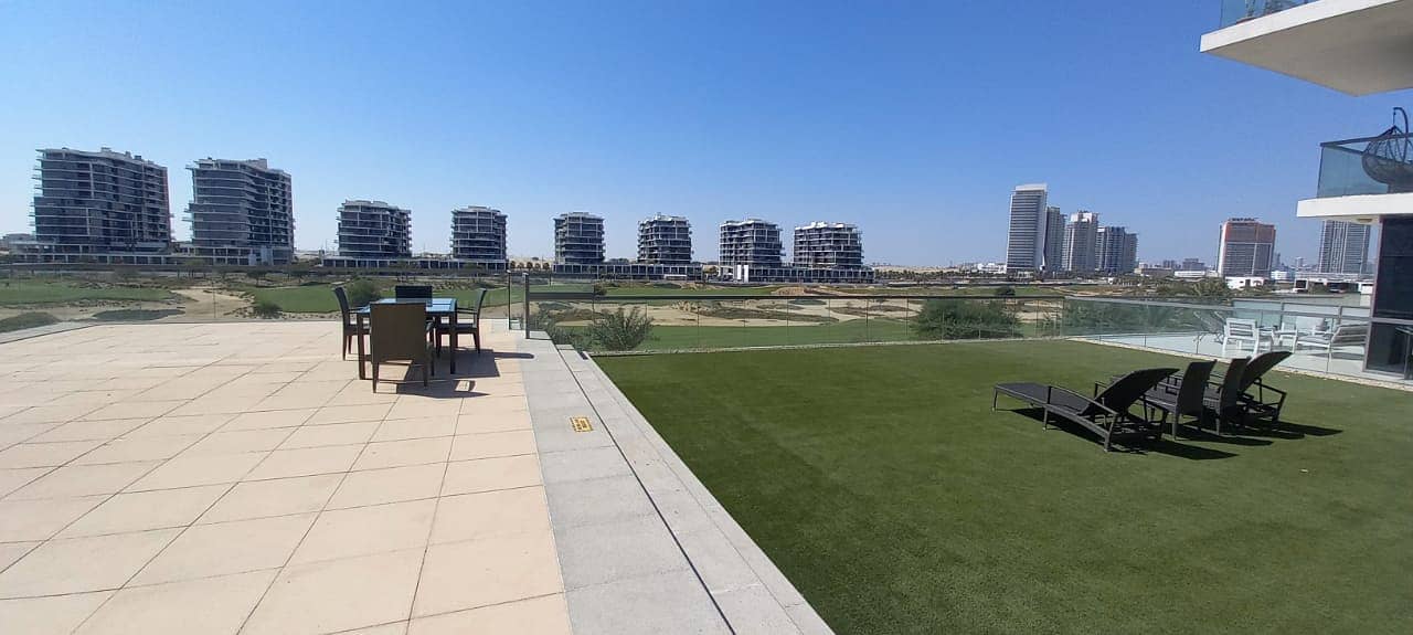 3 Spacious Studio in Golf Horizon with Nice Balcony