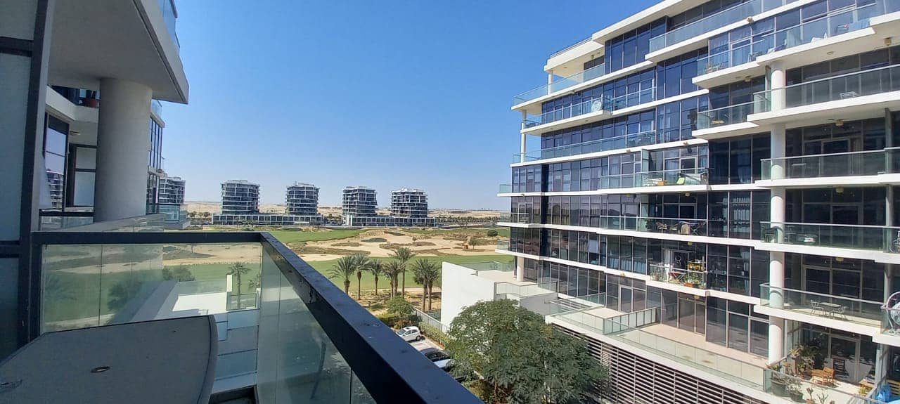 6 Spacious Studio in Golf Horizon with Nice Balcony