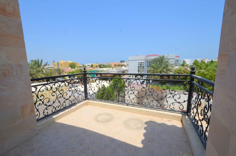 4 Newely Maintained Detached Villa Private Pool