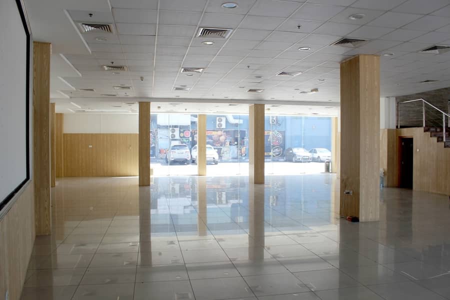 6 Large Showroom For Rent Near DNATA high visibilty