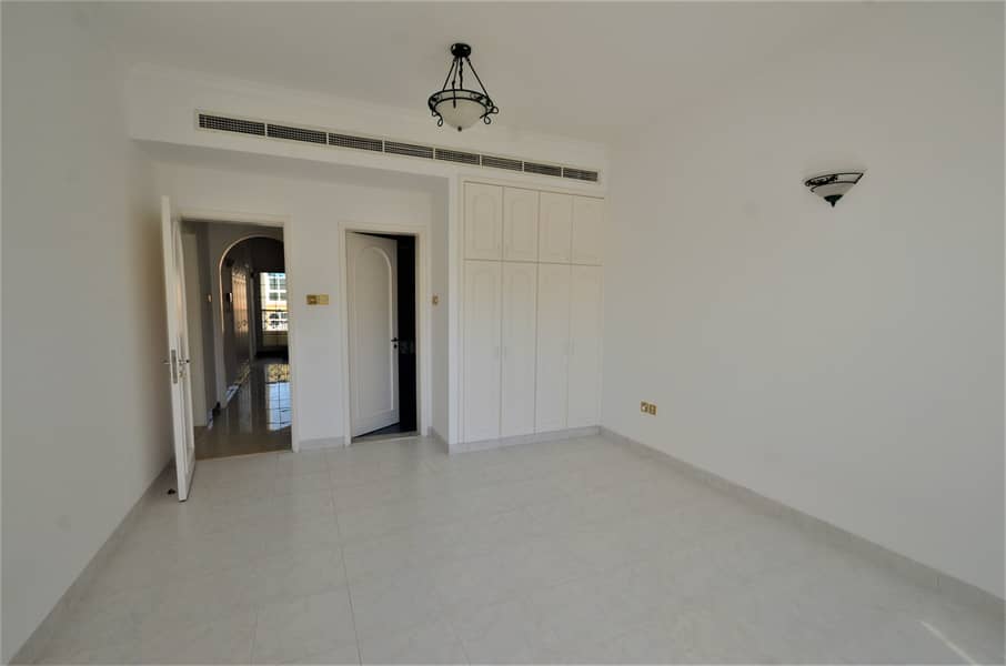 9 One Month Free Semidetached Villa Shared Pool