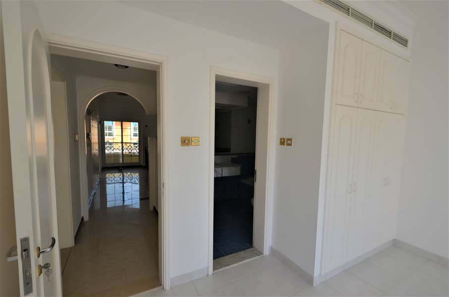 12 One Month Free Semidetached Villa Shared Pool