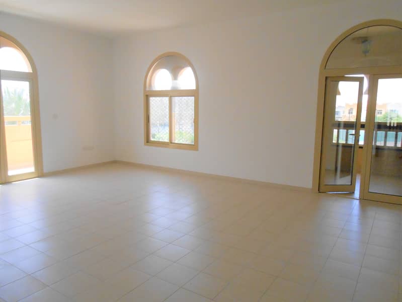 5 Ideal Location  Lovely villa with large Garden