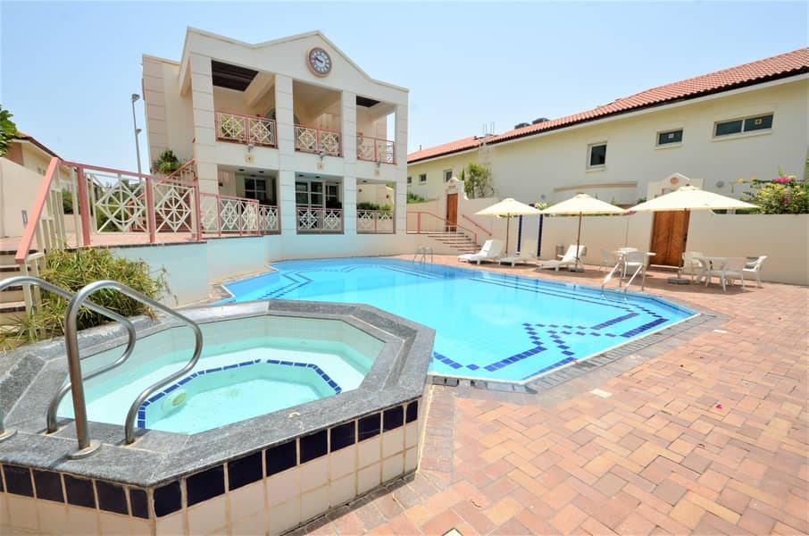 2 Freshly Renovated 5BR Villa with garden and shared Pool